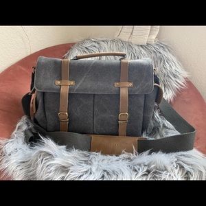 Oliday Camera bag/Messenger bag NWOT